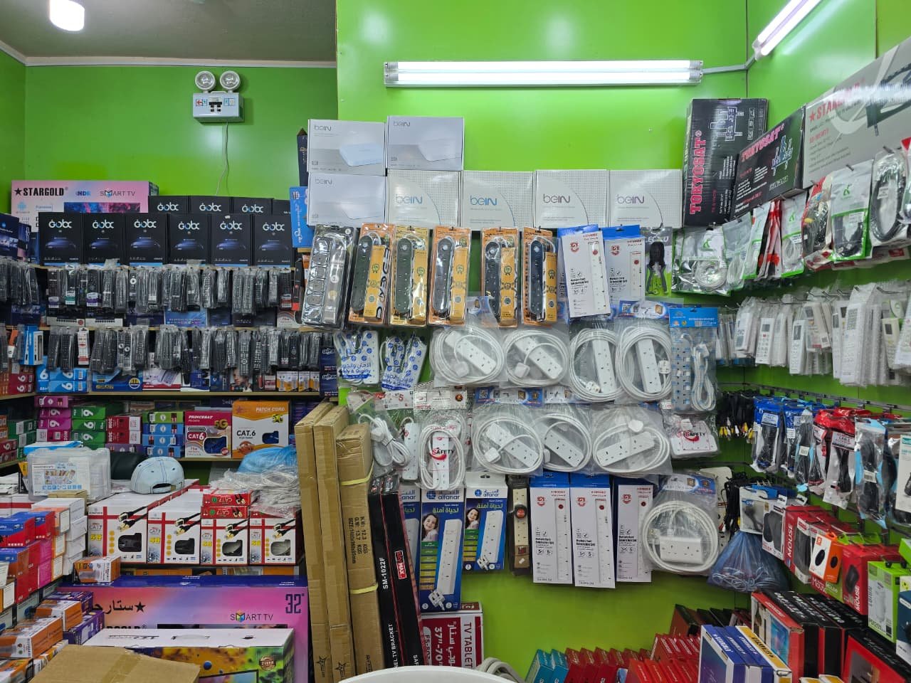 نظرة على معرض دش ورسيفر في حي الربيع